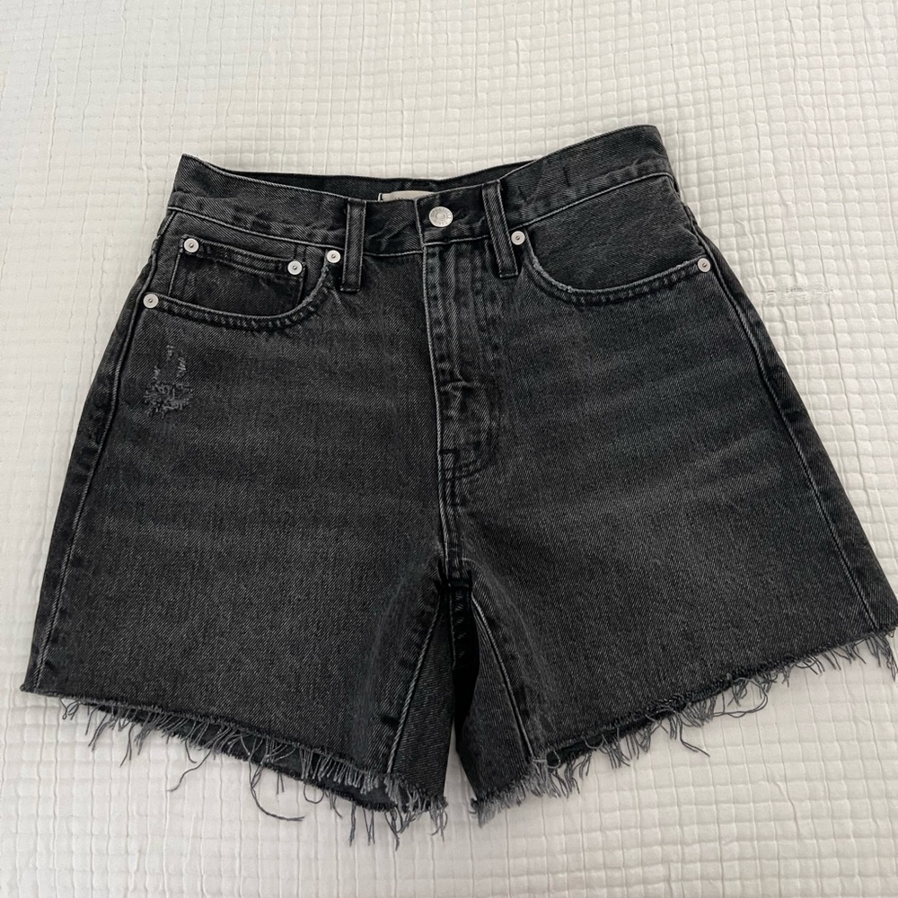 MADEWELL RELAXED MID-RISE DENIM SHORTS. Size 25.